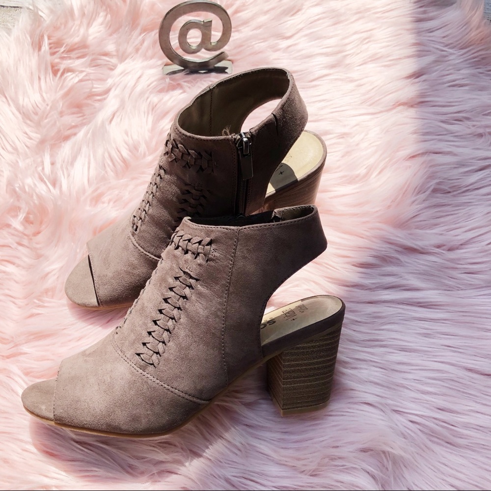 Sonoma Vitalize | Suede Sandals 7.5 WORN ONCE